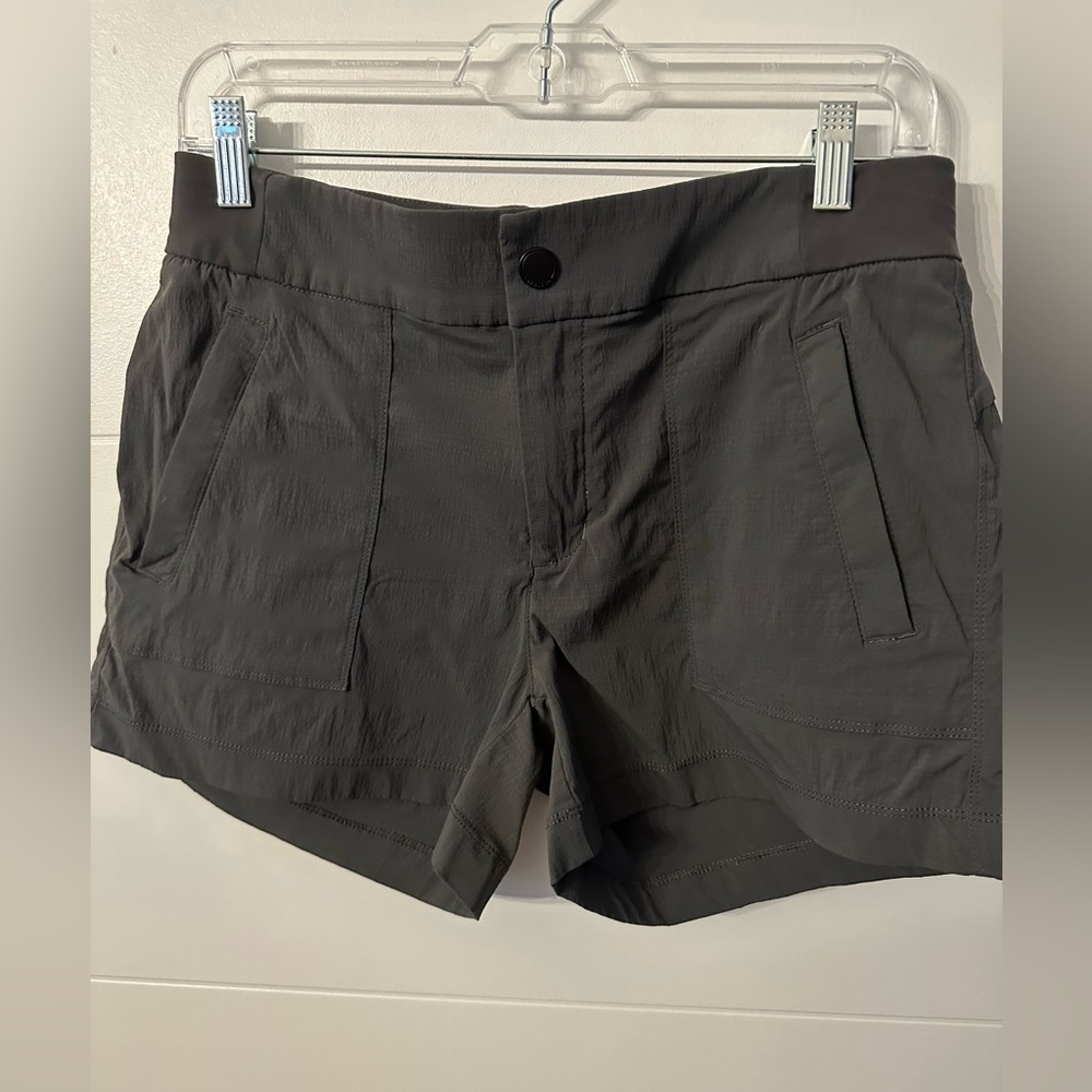 Athleta grey trekking shorts for women sz. 6